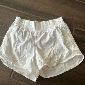 Lululemon Hotty Hot lined, High waisted Shorts size 6, 3.5 inch